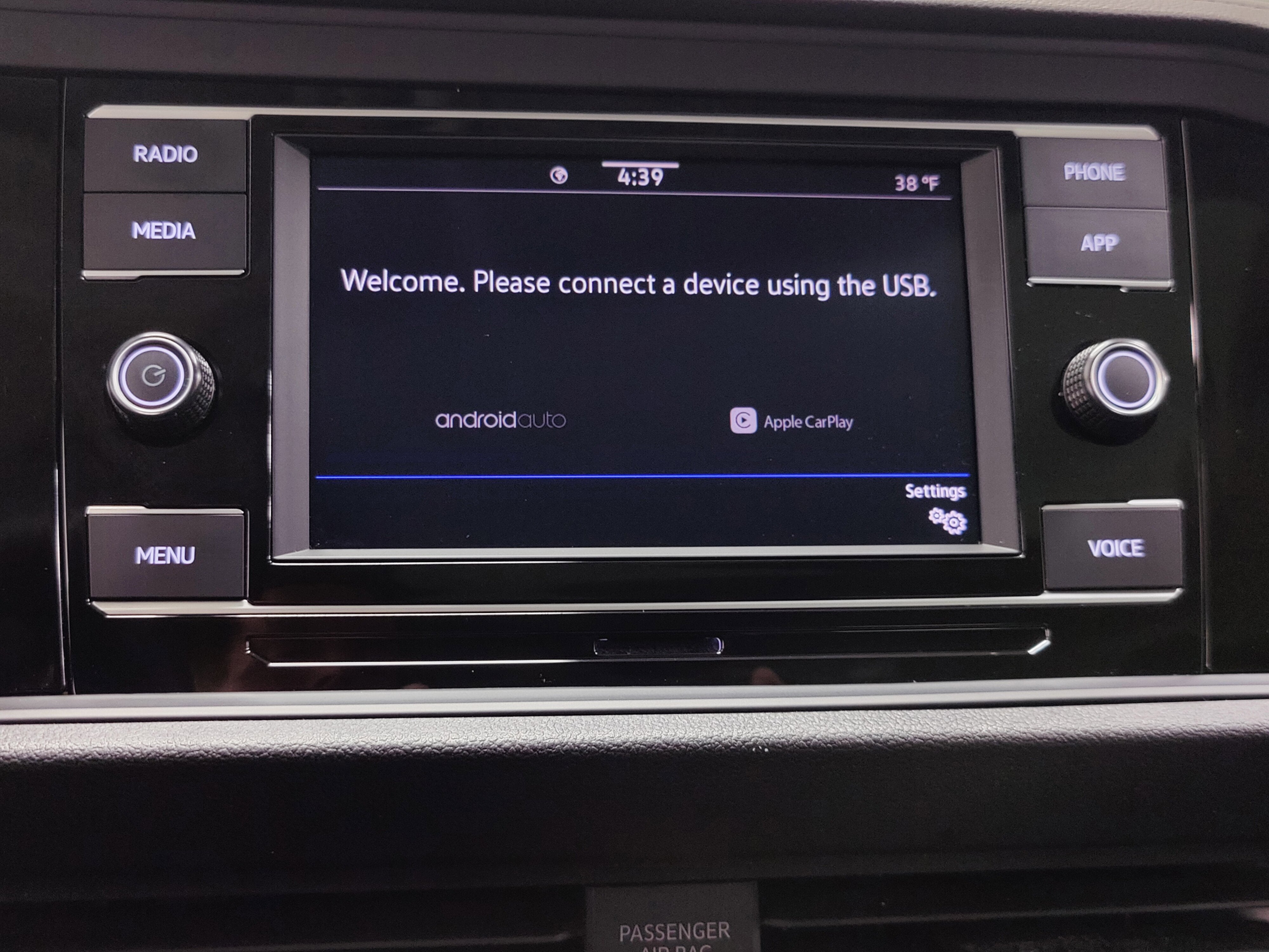 2024 Volkswagen Jetta SE w/Sunroof