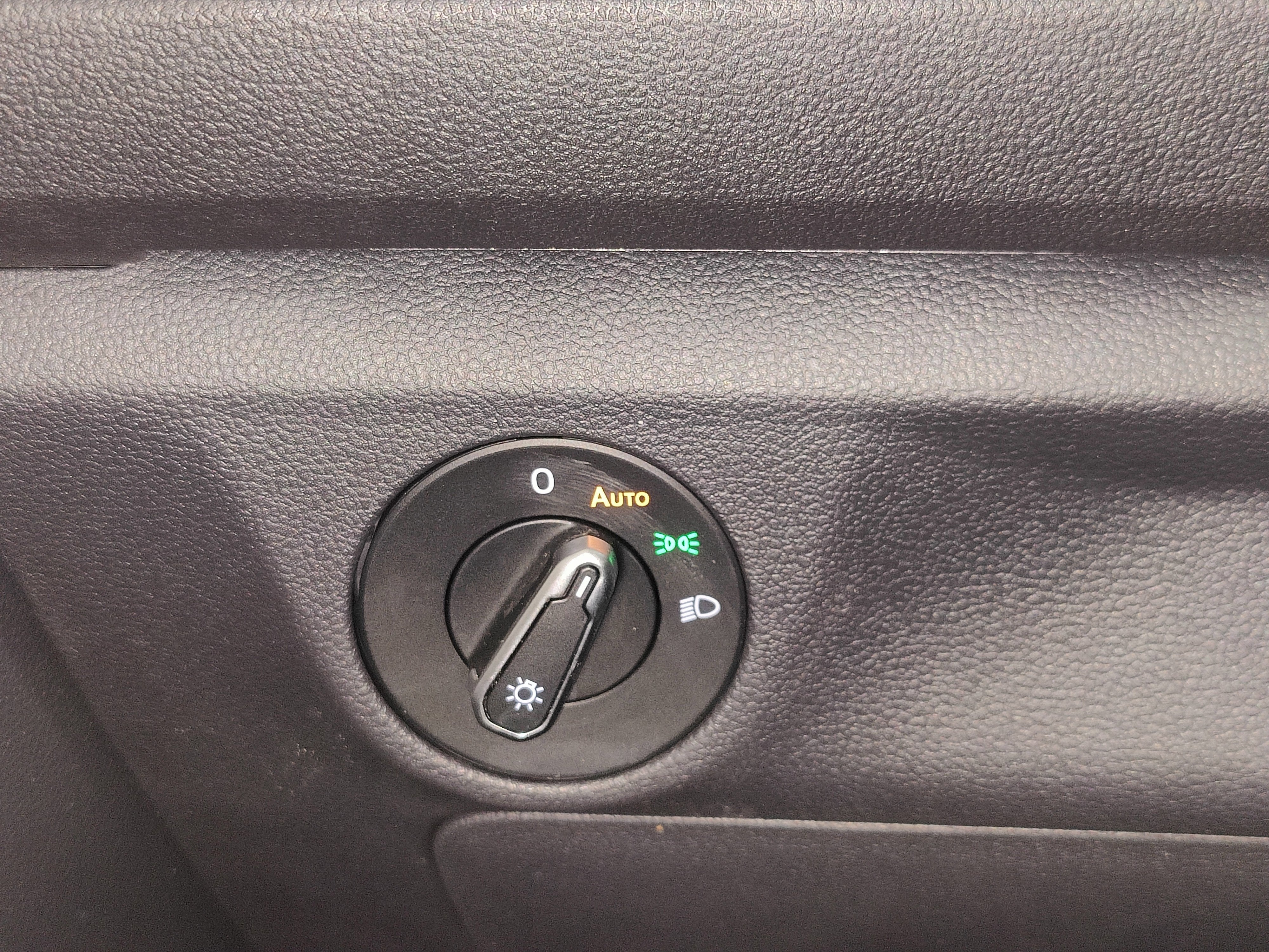 2024 Volkswagen Jetta SE w/Sunroof