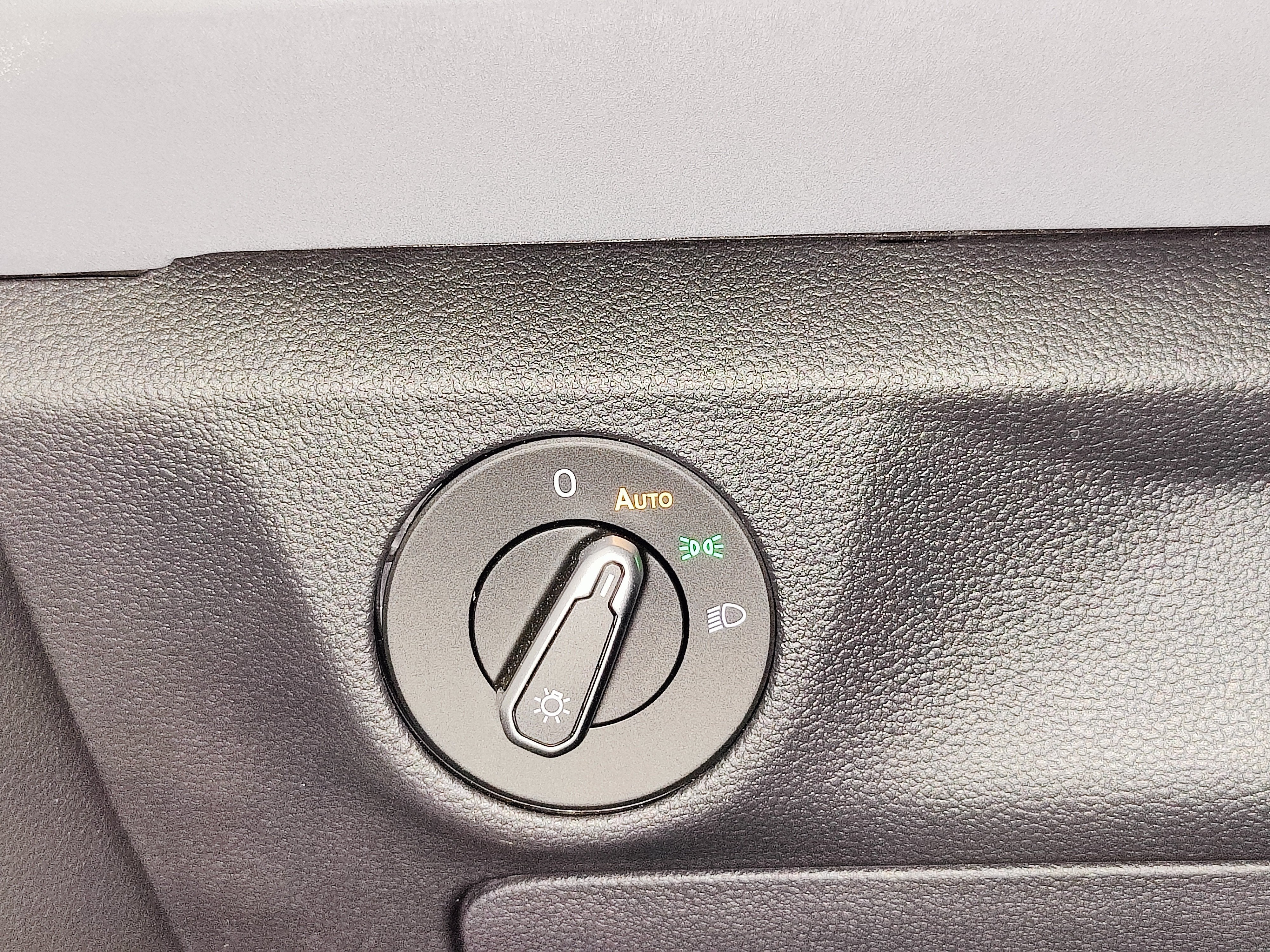 2026 Volkswagen Jetta SE w/Sunroof