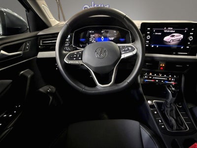 2025 Volkswagen Jetta SE w/Sunroof