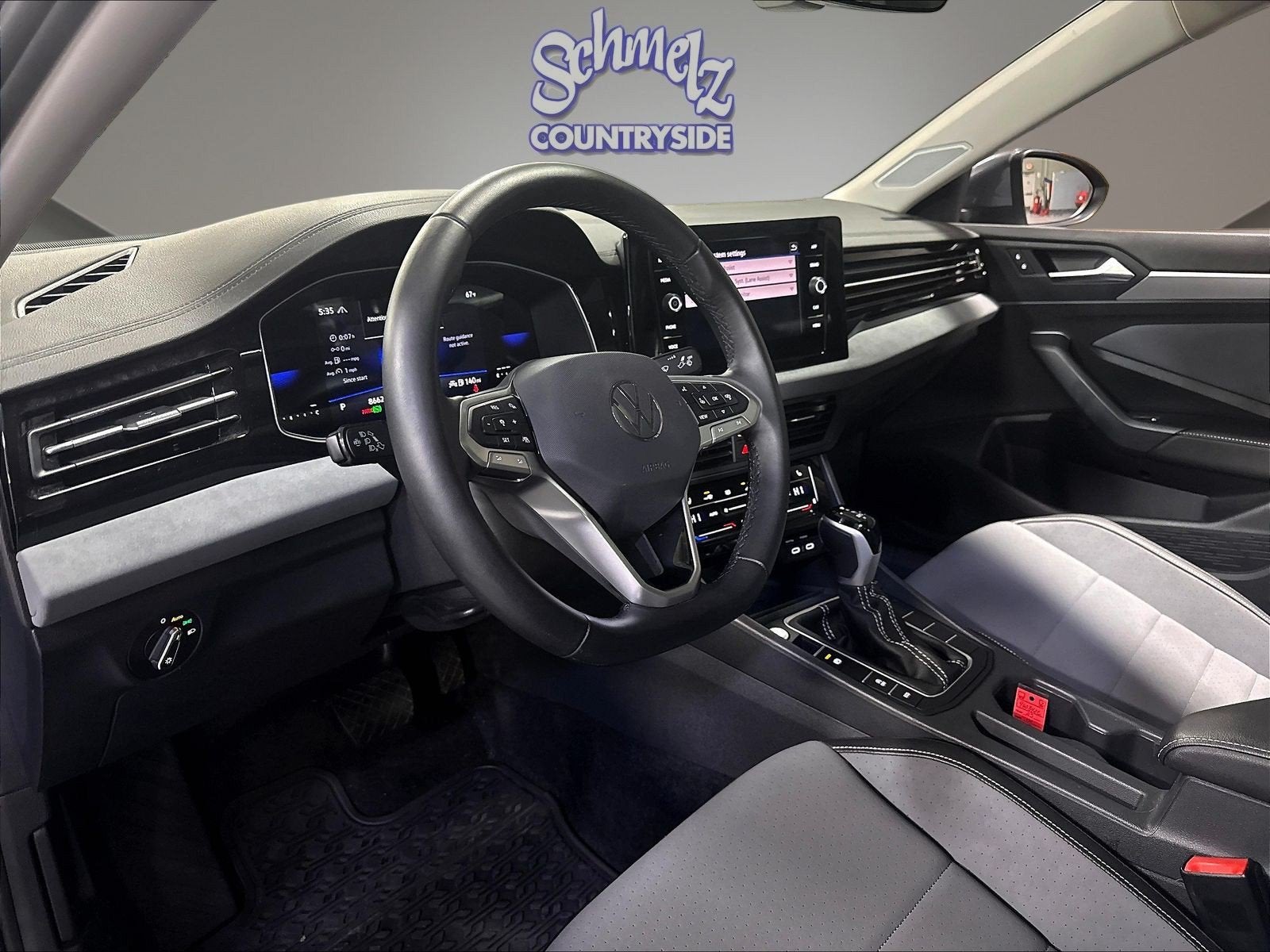 2025 Volkswagen Jetta SE w/Sunroof