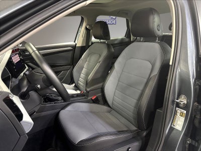 2025 Volkswagen Jetta SE w/Sunroof