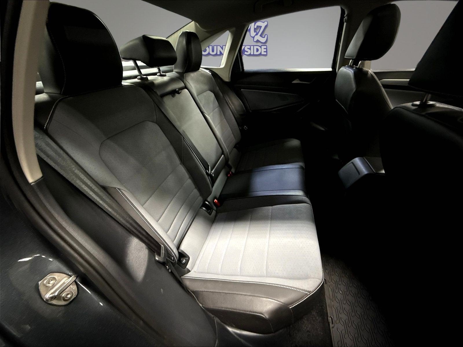 2025 Volkswagen Jetta SE w/Sunroof