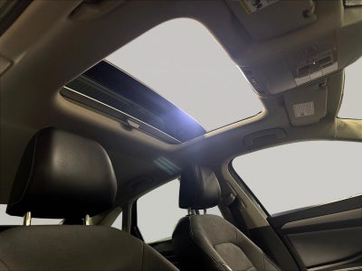 2025 Volkswagen Jetta SE w/Sunroof