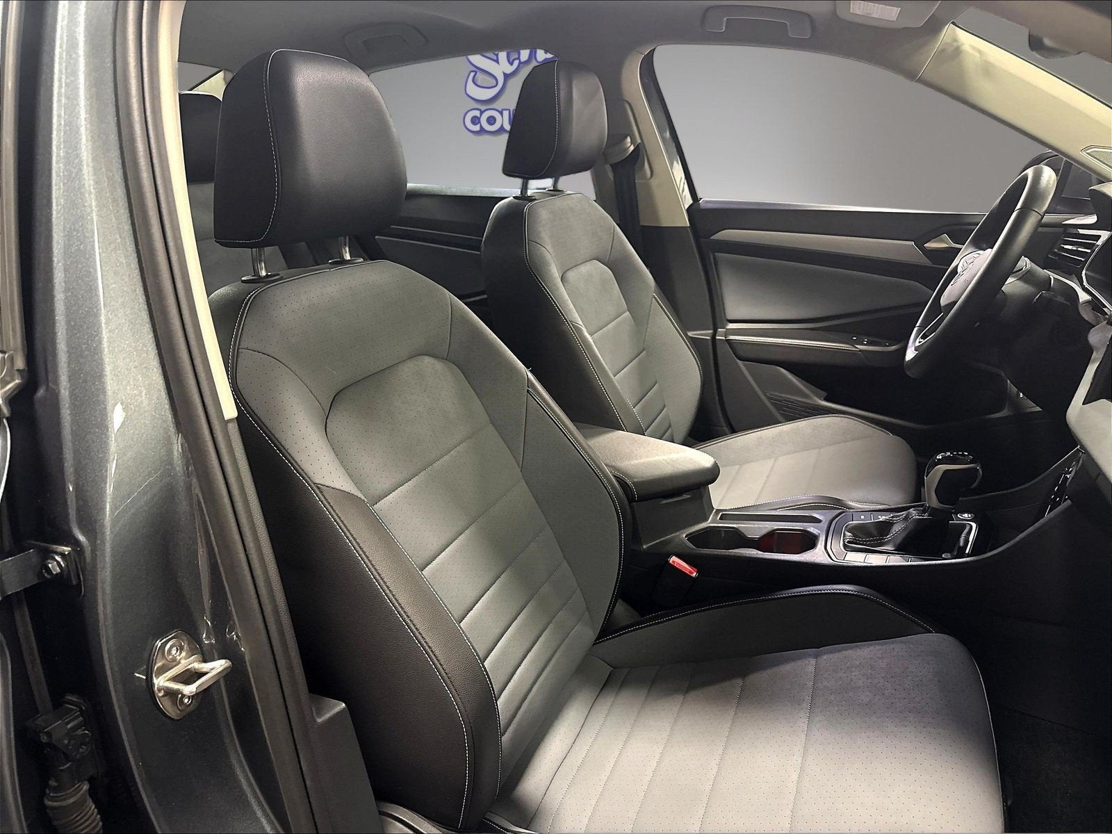 2025 Volkswagen Jetta SE w/Sunroof