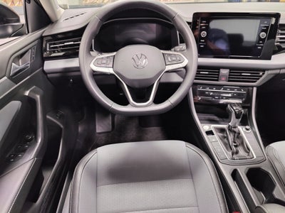 2025 Volkswagen Jetta SE w/Sunroof