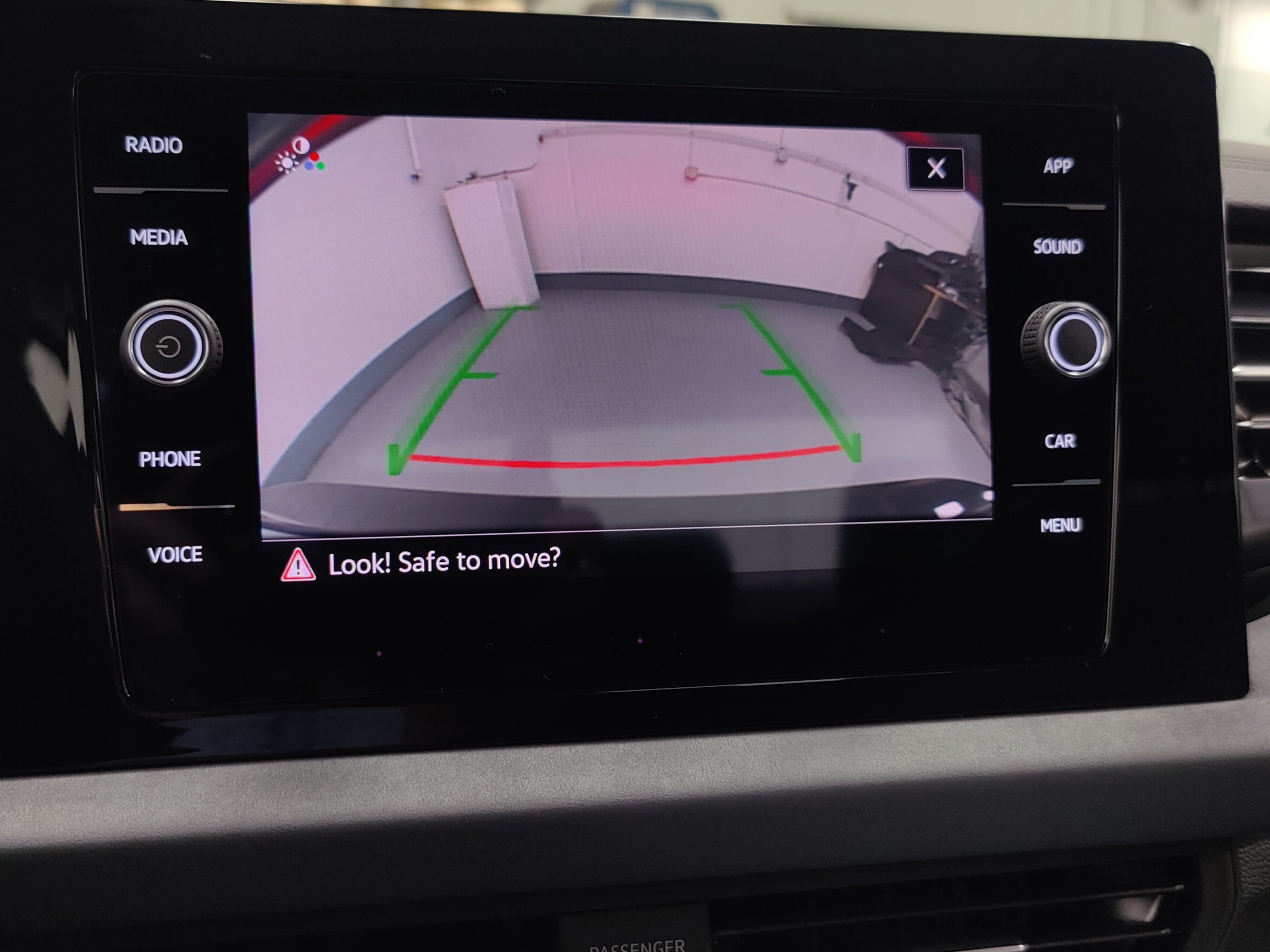 2025 Volkswagen Jetta SE w/Sunroof