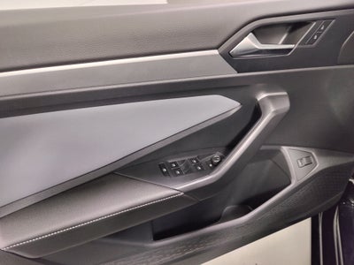 2025 Volkswagen Jetta SE w/Sunroof