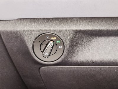 2025 Volkswagen Jetta SE w/Sunroof