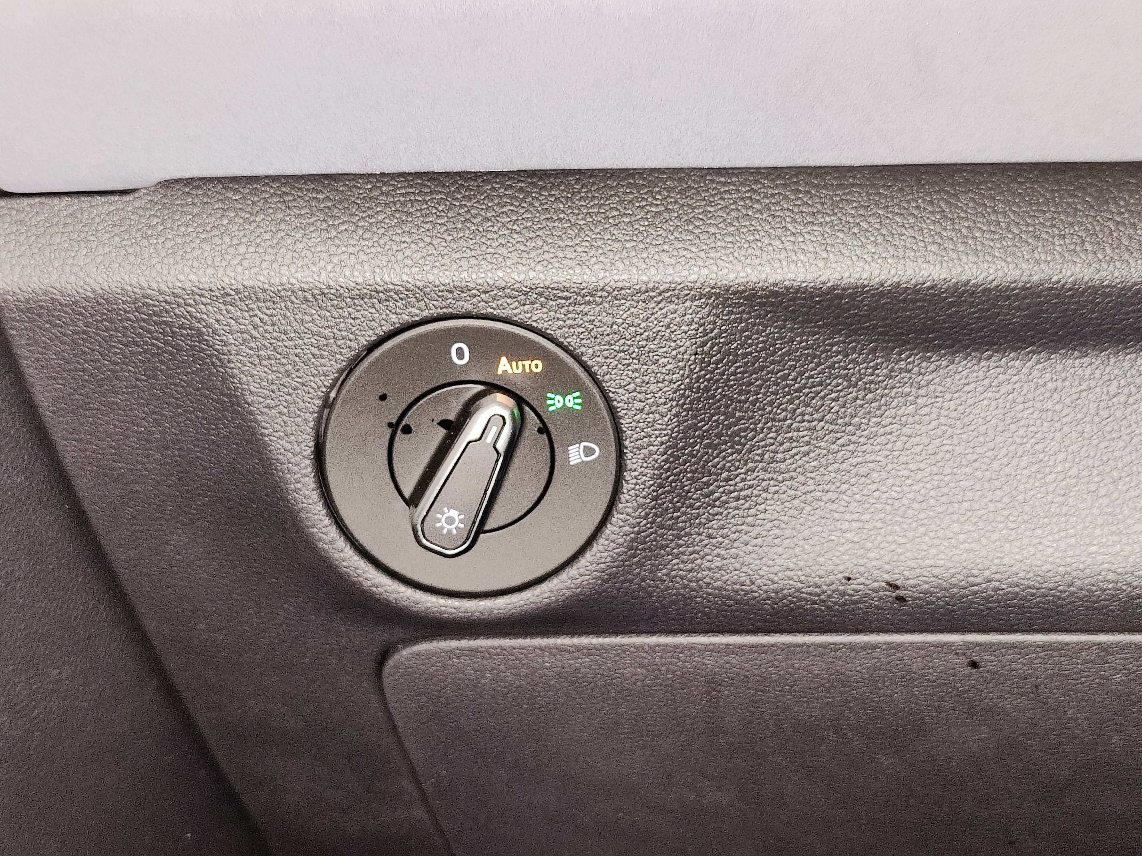 2025 Volkswagen Jetta SE w/Sunroof