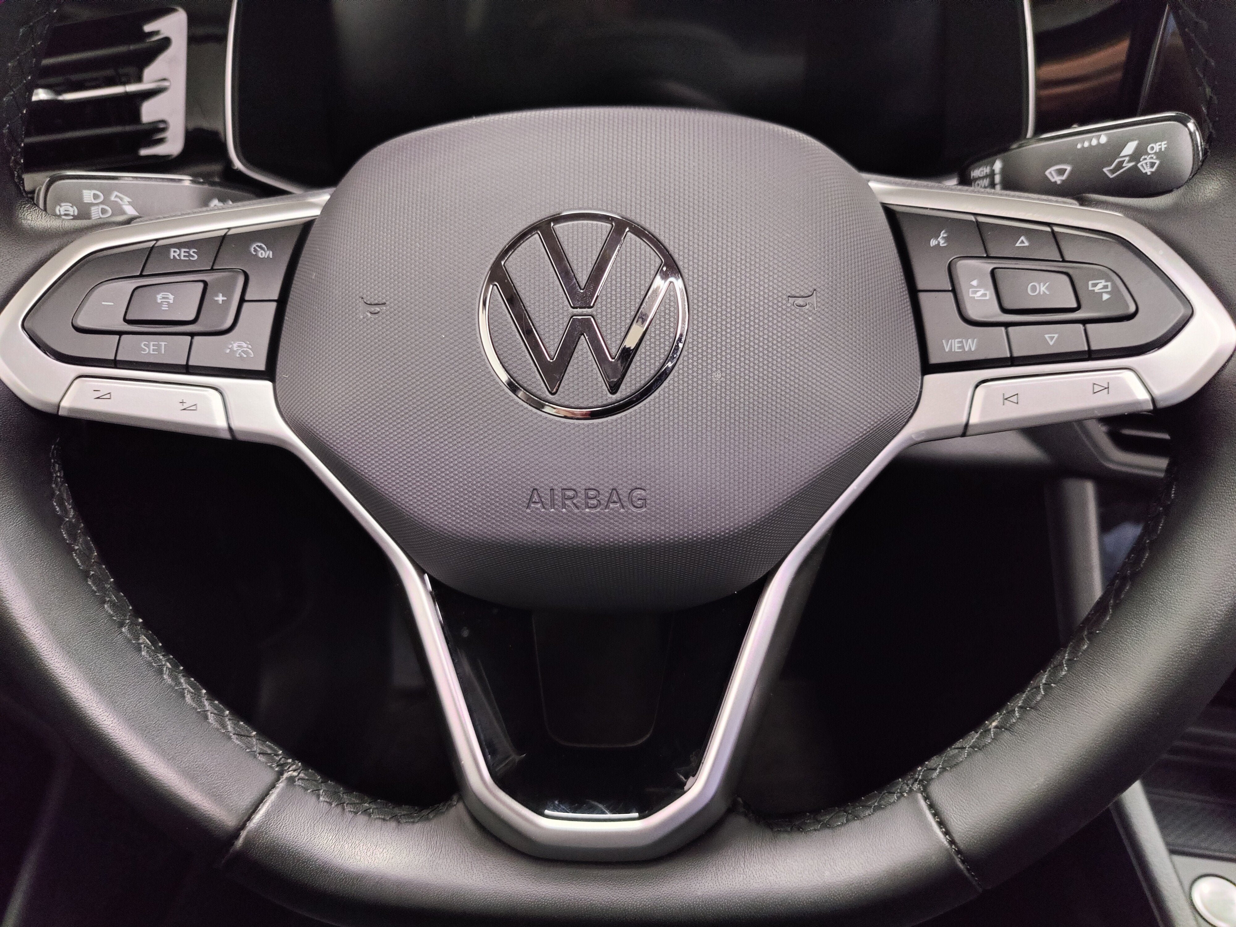 2025 Volkswagen Jetta SE w/Sunroof