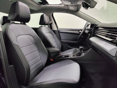2025 Volkswagen Jetta SE w/Sunroof
