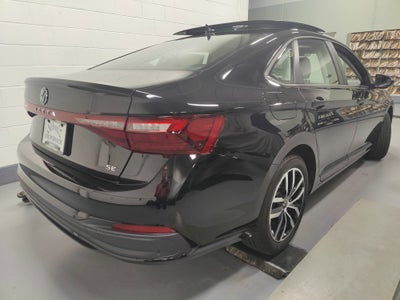 2025 Volkswagen Jetta SE w/Sunroof