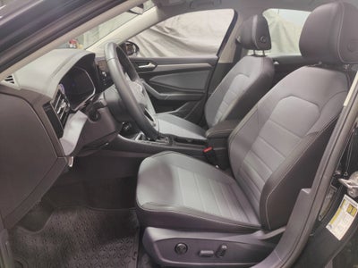 2025 Volkswagen Jetta SE w/Sunroof