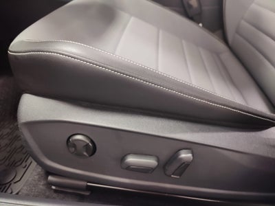 2025 Volkswagen Jetta SE w/Sunroof