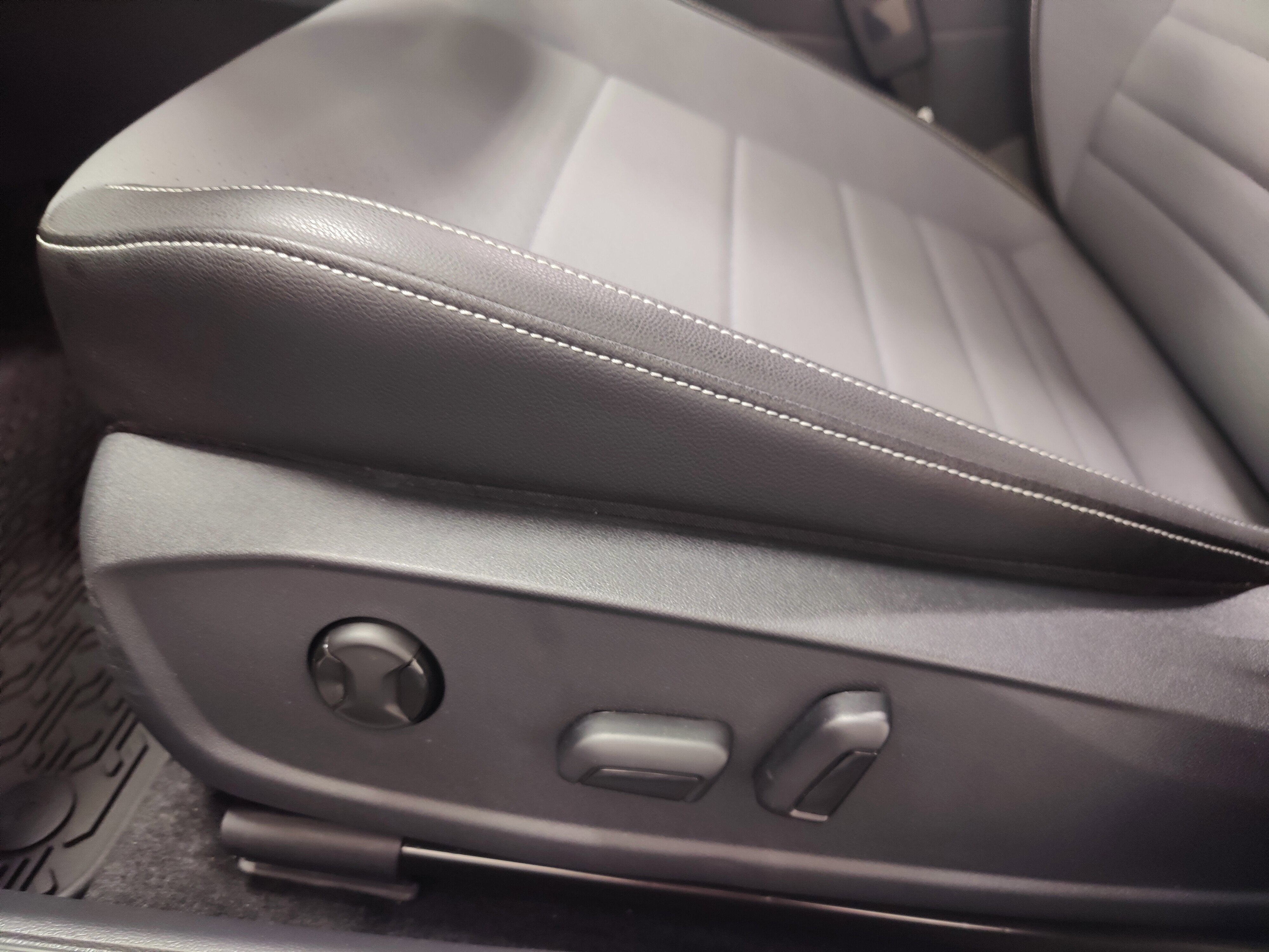 2025 Volkswagen Jetta SE w/Sunroof