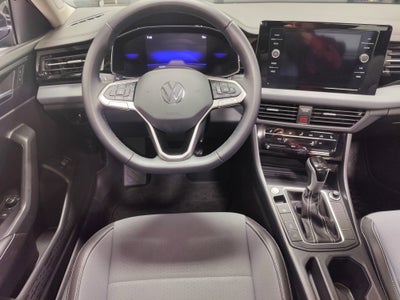 2025 Volkswagen Jetta SE w/Sunroof