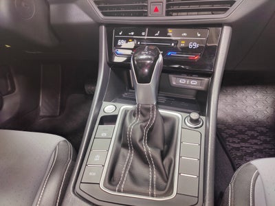 2025 Volkswagen Jetta SE w/Sunroof