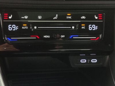 2025 Volkswagen Jetta SE w/Sunroof