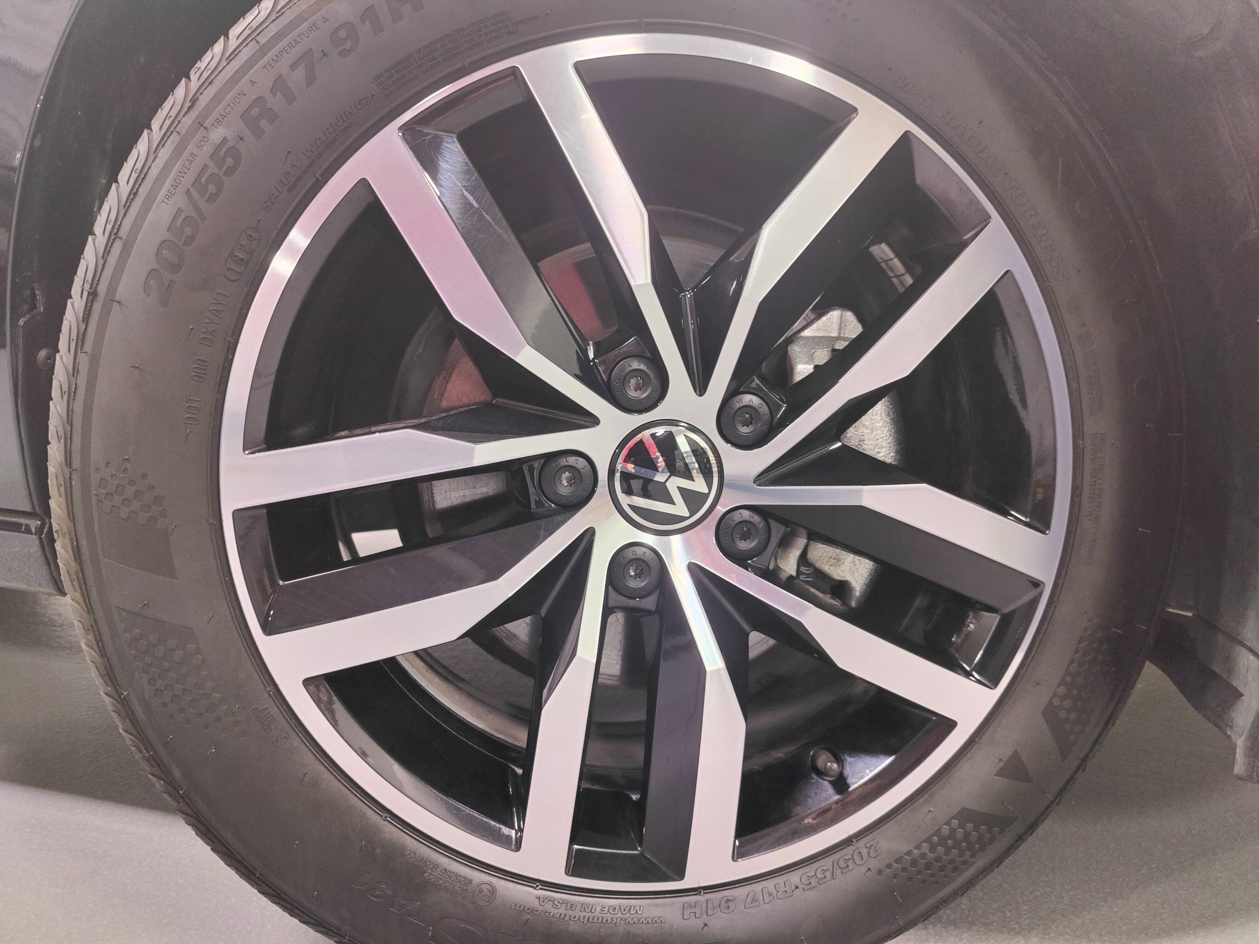 2025 Volkswagen Jetta SE w/Sunroof