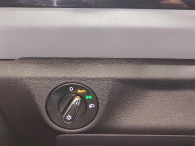 2025 Volkswagen Jetta SE w/Sunroof