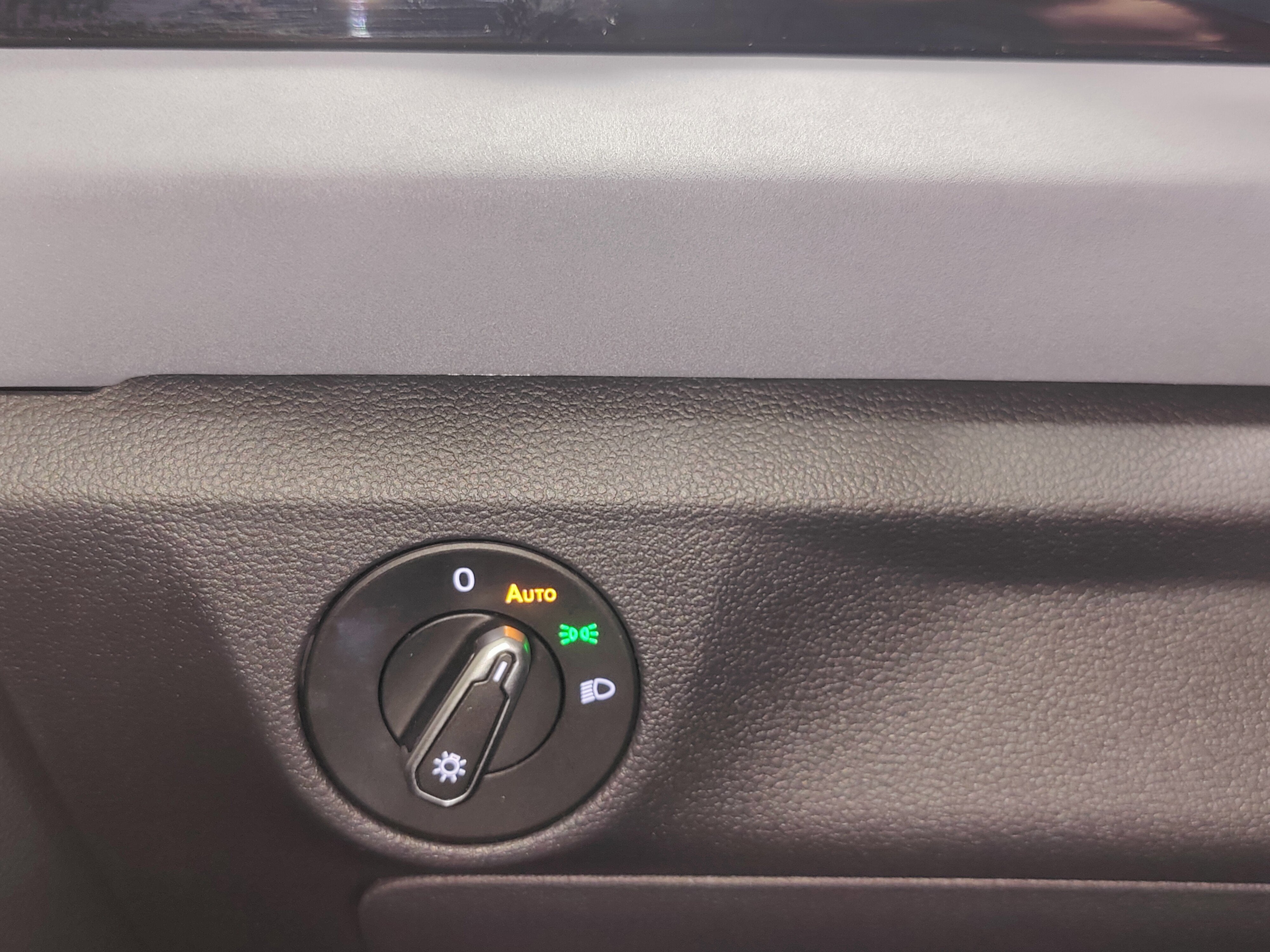 2025 Volkswagen Jetta SE w/Sunroof