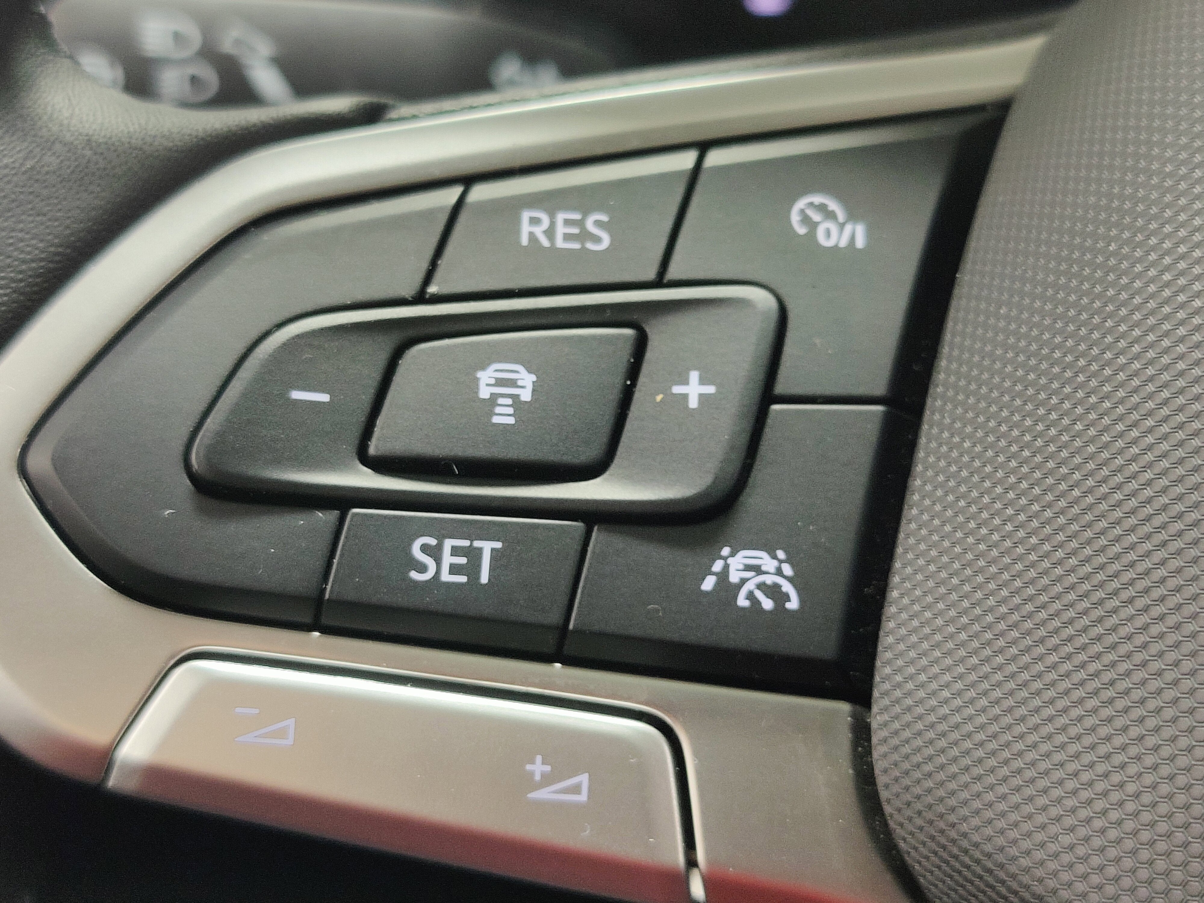 2025 Volkswagen Jetta SE w/Sunroof