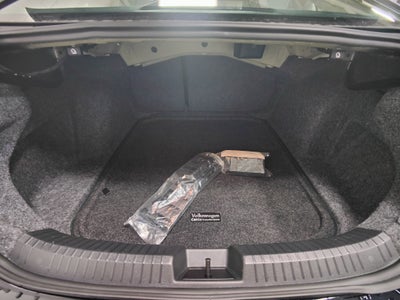 2025 Volkswagen Jetta SE w/Sunroof