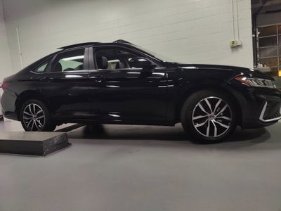 2025 Volkswagen Jetta SE w/Sunroof