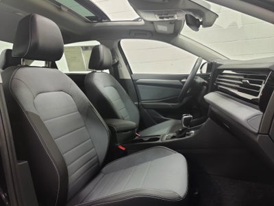 2025 Volkswagen Jetta SE w/Sunroof