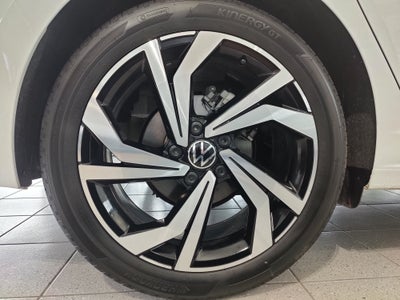 2026 Volkswagen Jetta SEL w/Sunroof & Nav
