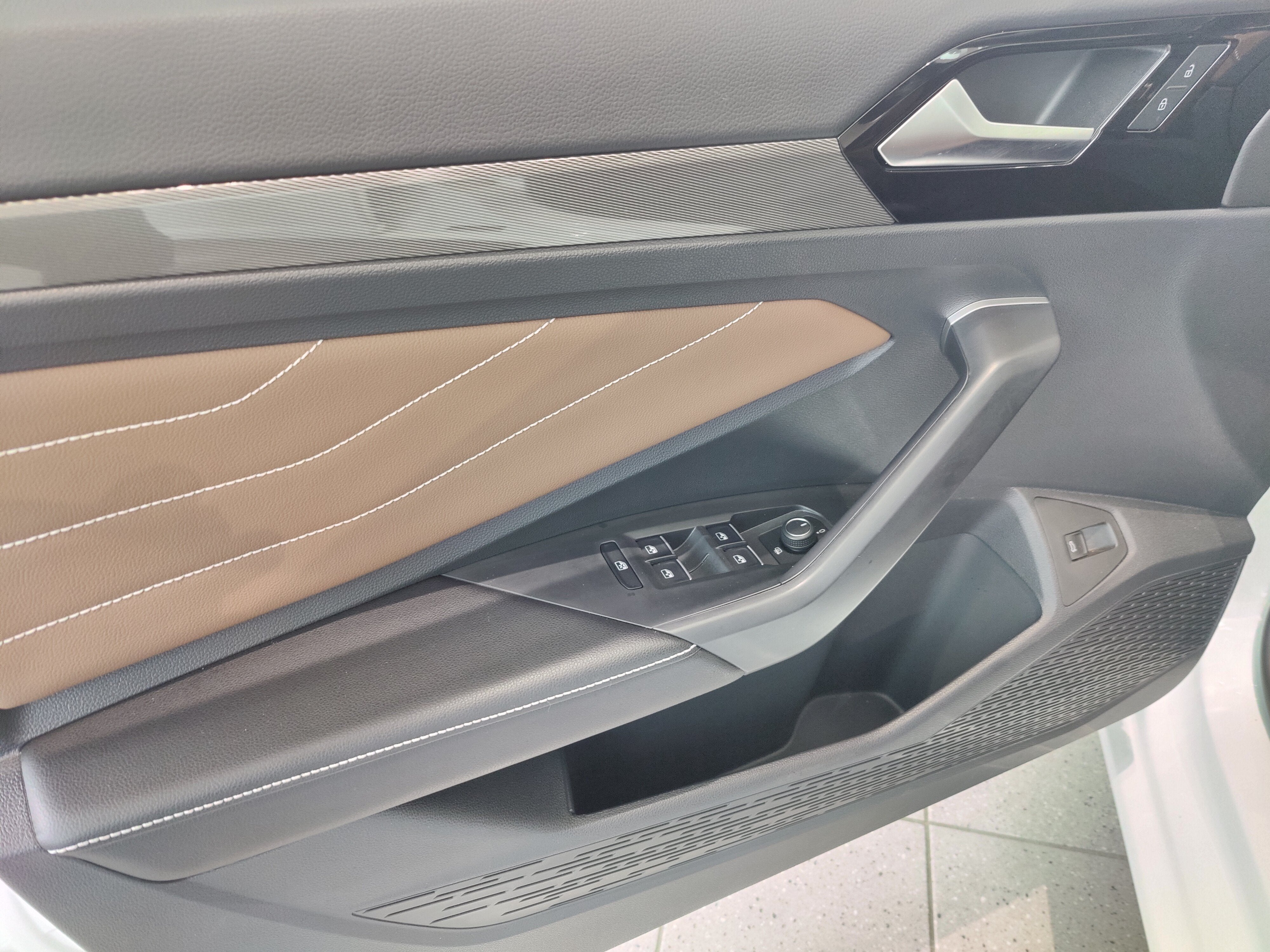 2026 Volkswagen Jetta SEL w/Sunroof & Nav