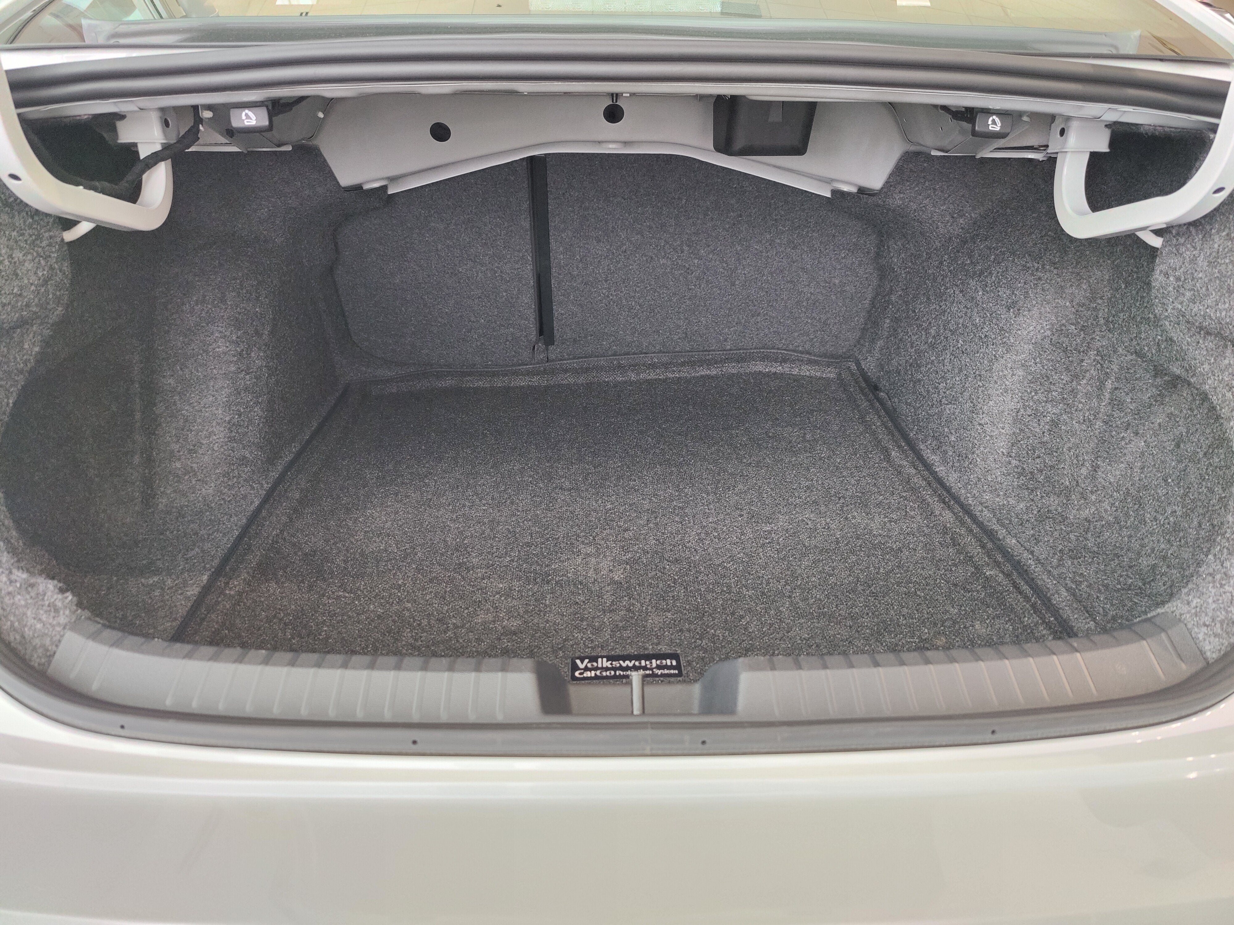 2026 Volkswagen Jetta SEL w/Sunroof & Nav