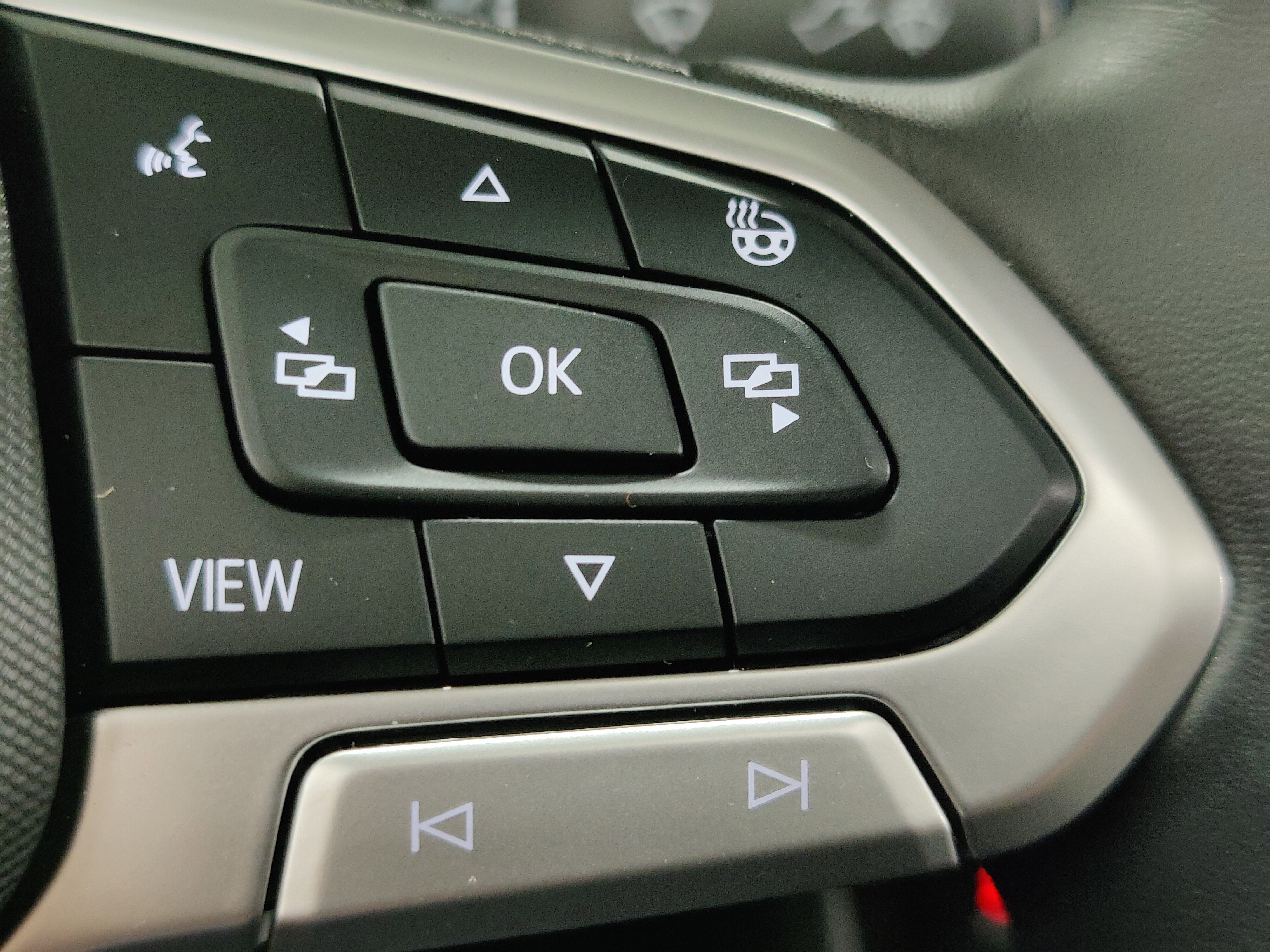 2025 Volkswagen Jetta SEL w/Sunroof & Nav