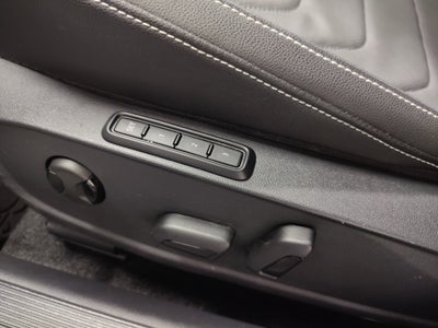 2025 Volkswagen Jetta SEL w/Sunroof & Nav