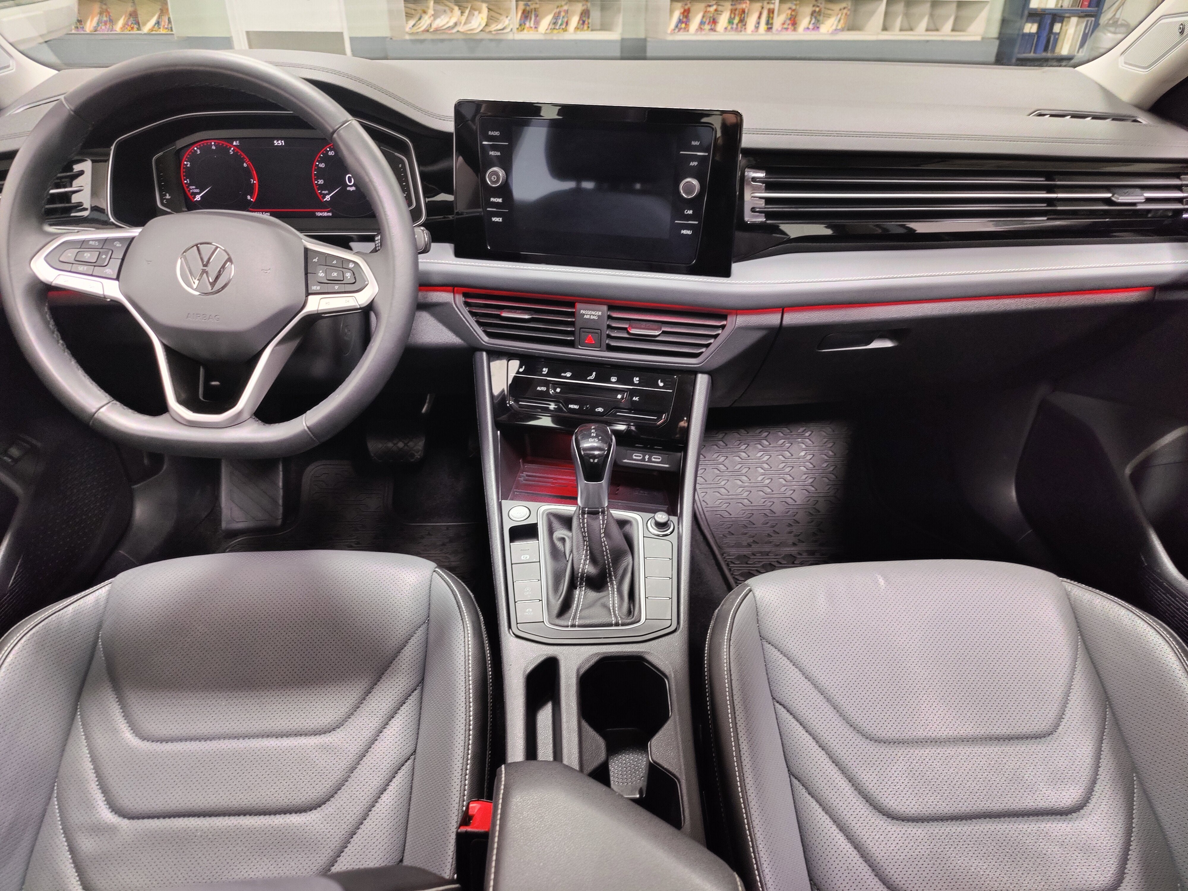 2025 Volkswagen Jetta SEL w/Sunroof & Nav