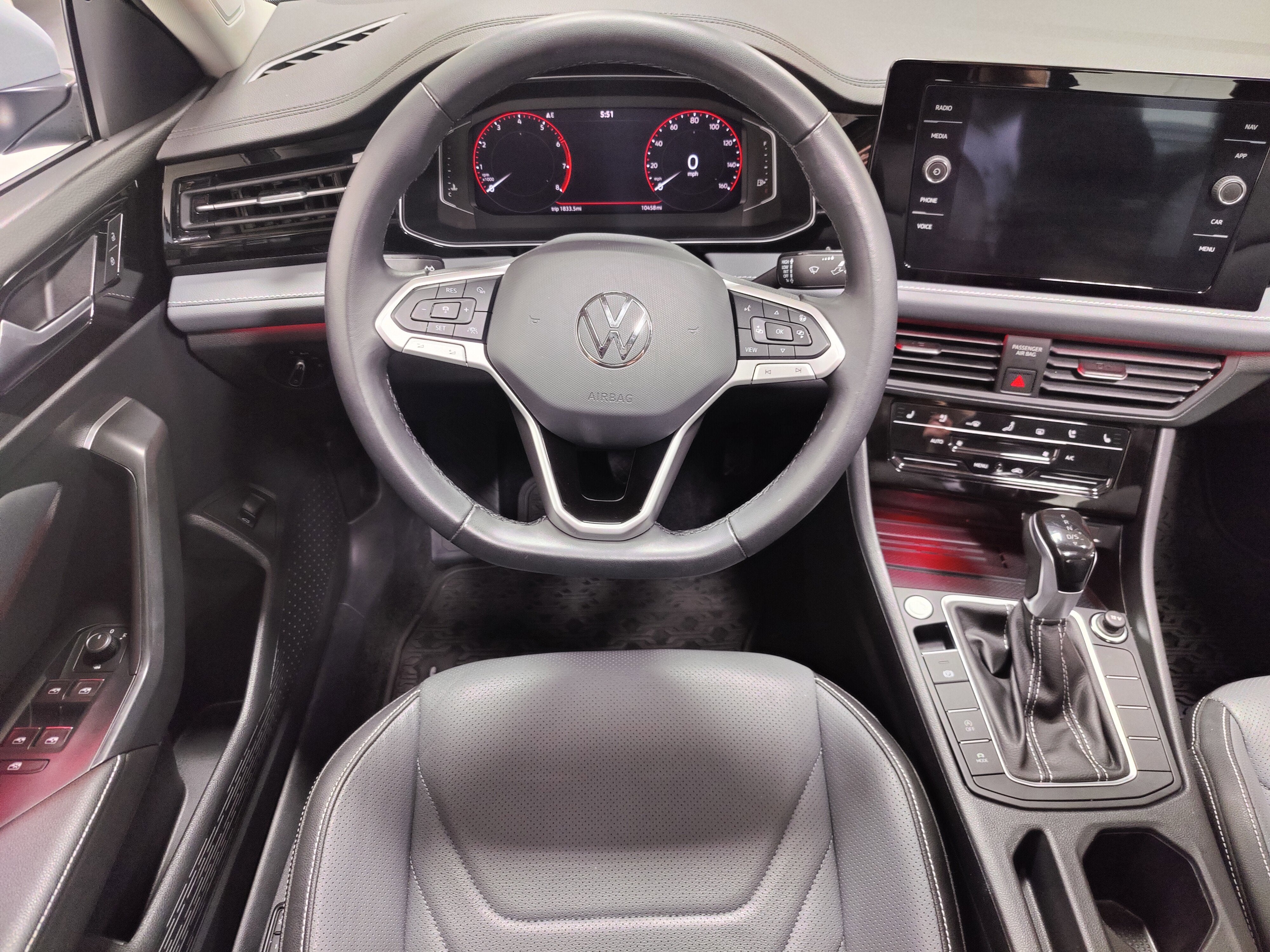 2025 Volkswagen Jetta SEL w/Sunroof & Nav