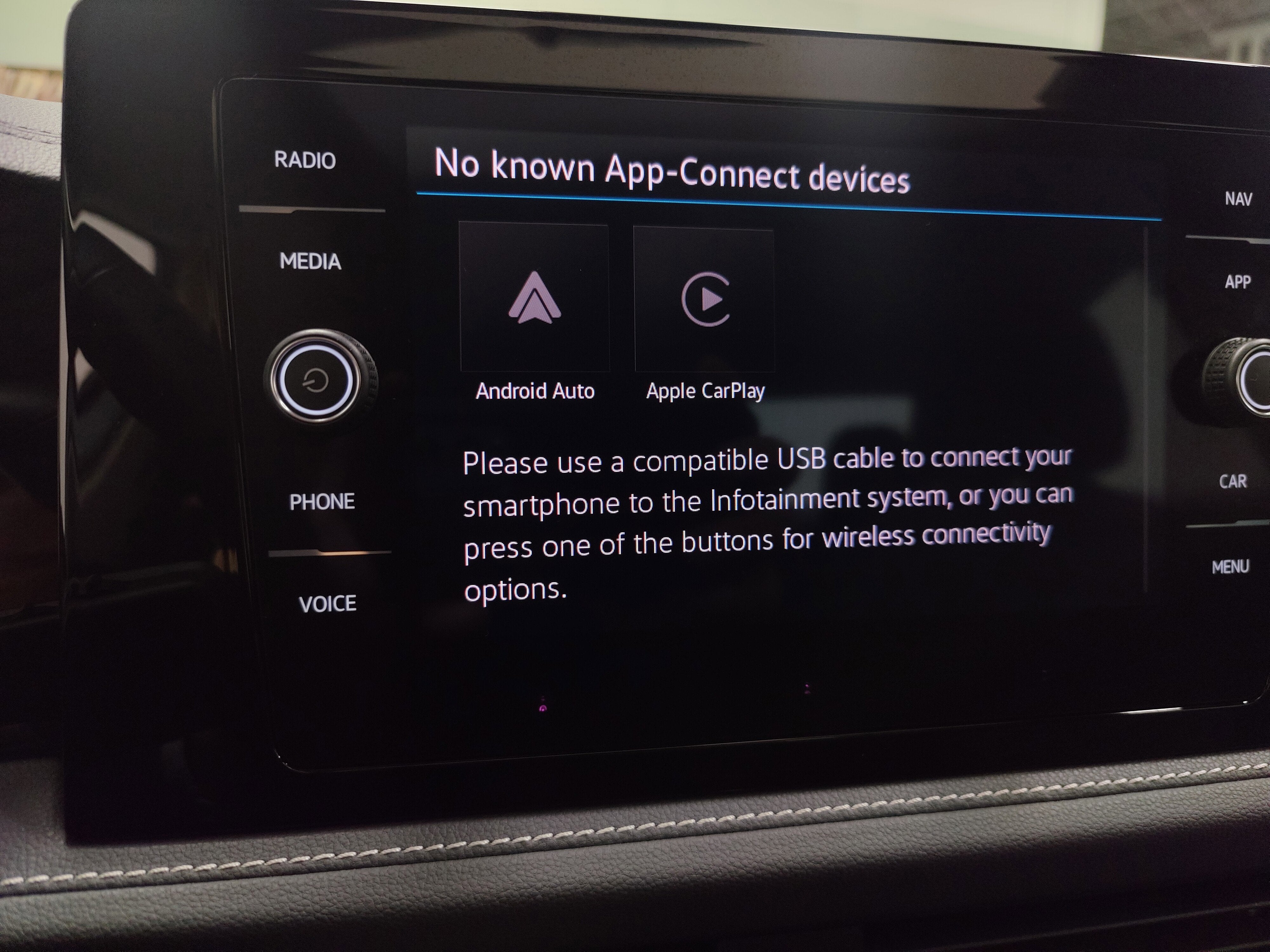 2025 Volkswagen Jetta SEL w/Sunroof & Nav