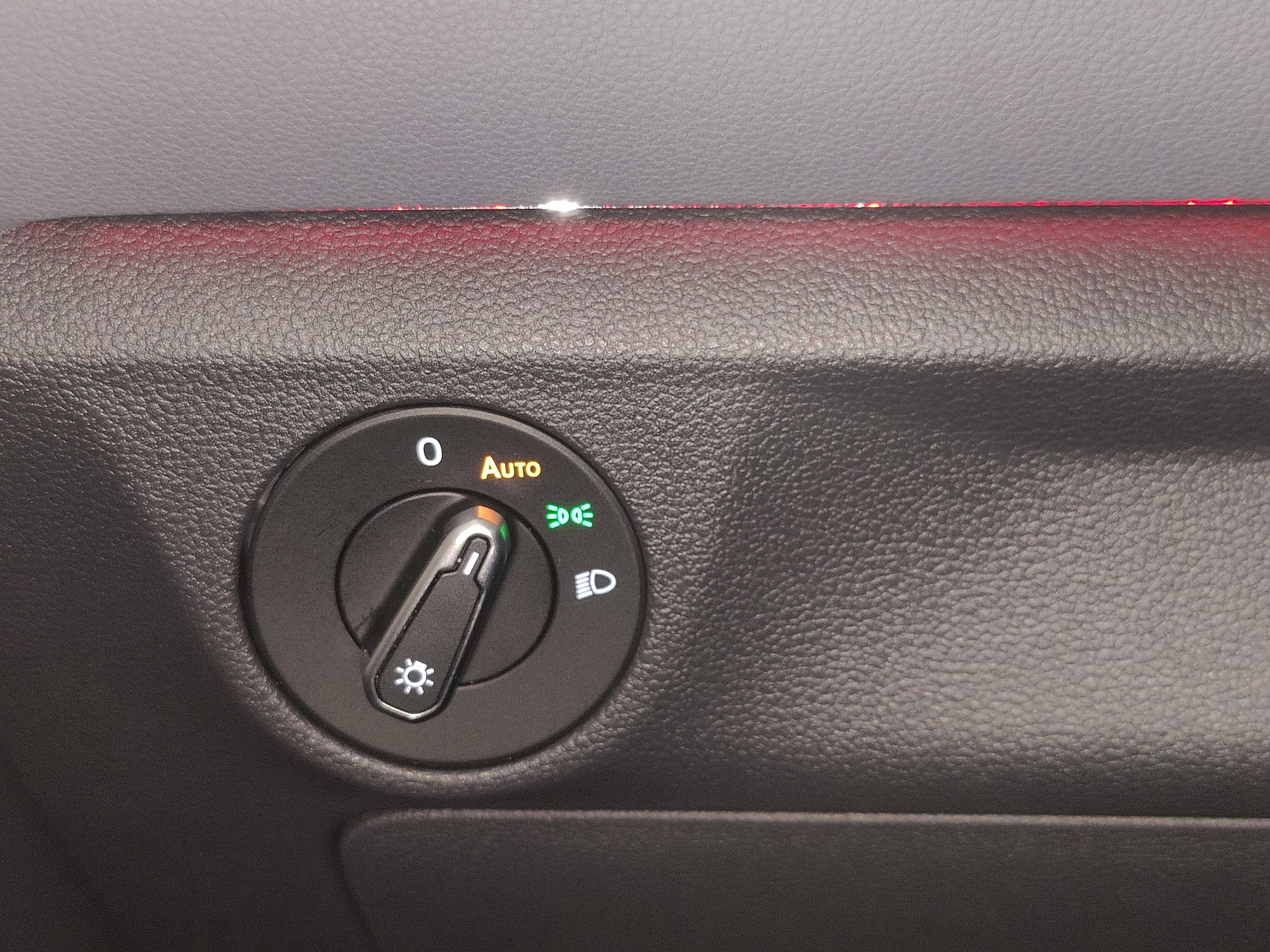 2025 Volkswagen Jetta SEL w/Sunroof & Nav