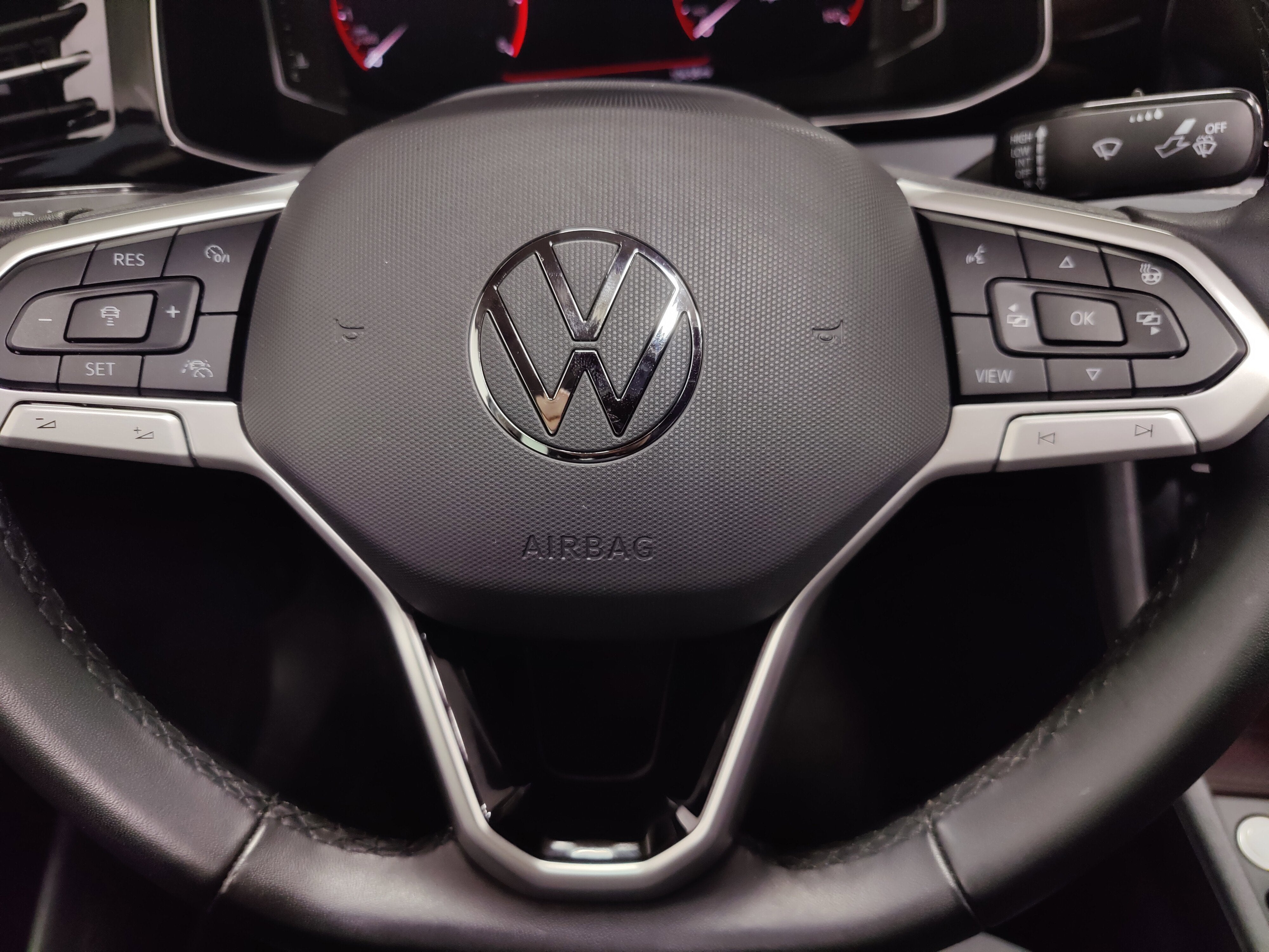 2025 Volkswagen Jetta SEL w/Sunroof & Nav