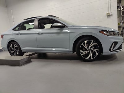 2025 Volkswagen Jetta SEL w/Sunroof & Nav