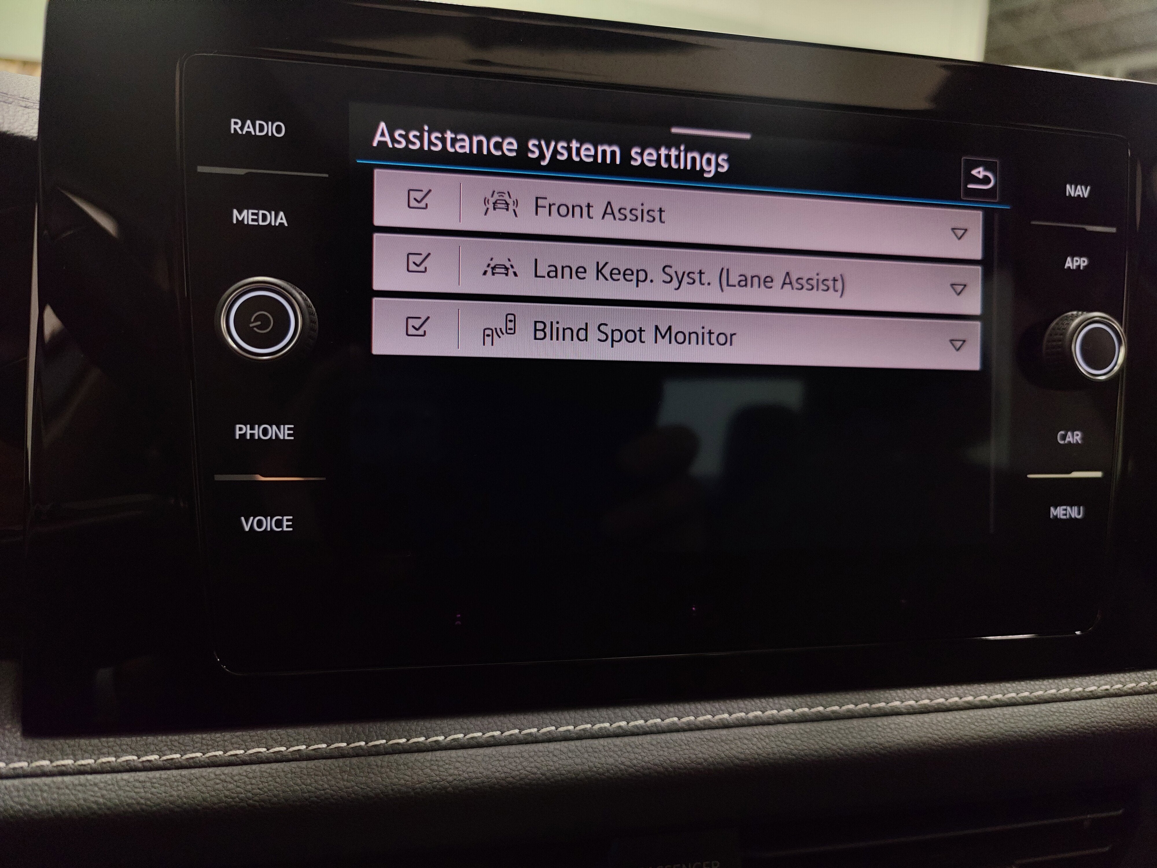 2025 Volkswagen Jetta SEL w/Sunroof & Nav