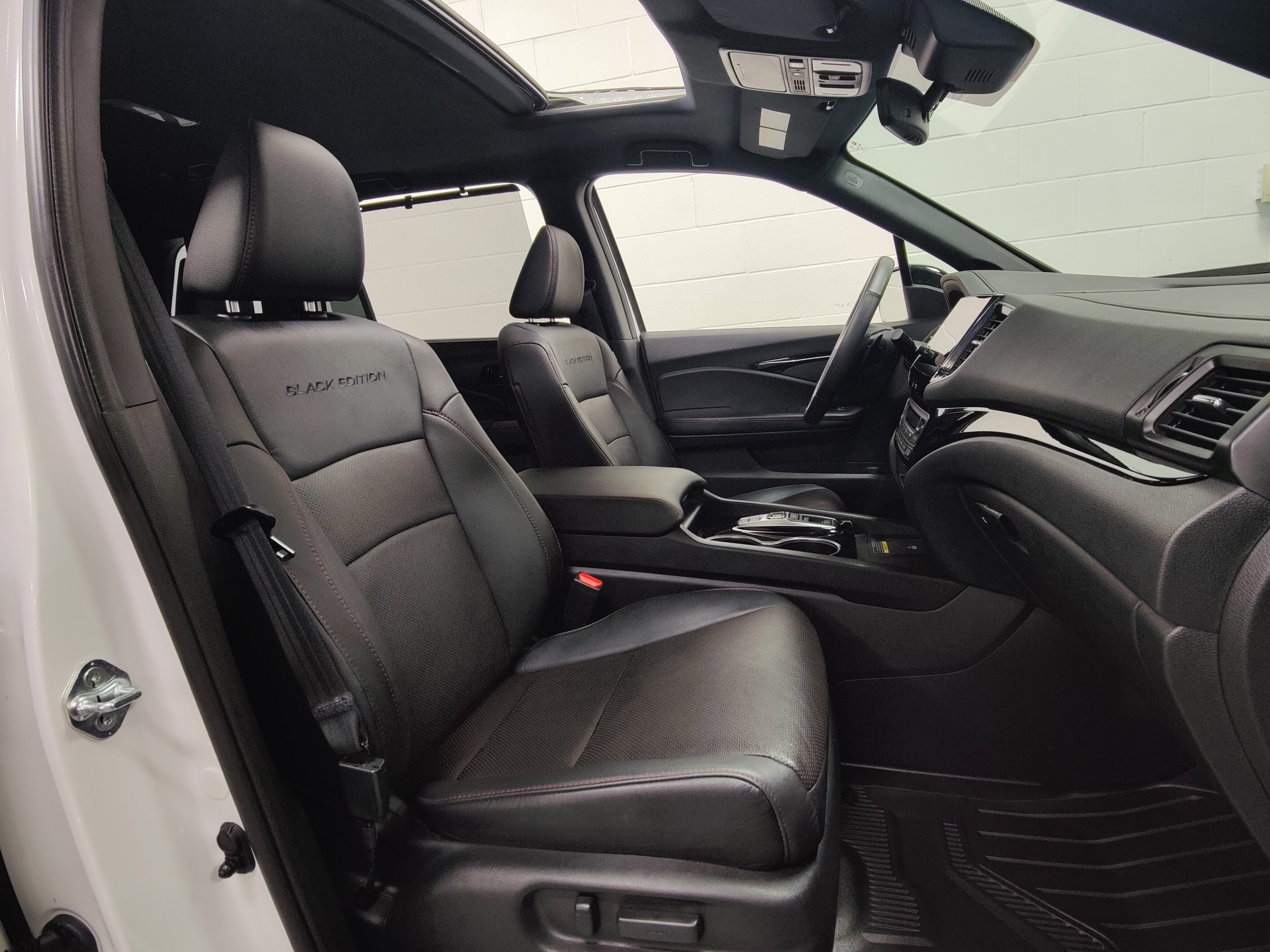 2024 Honda Passport Black Edition AWD w/Sunroof