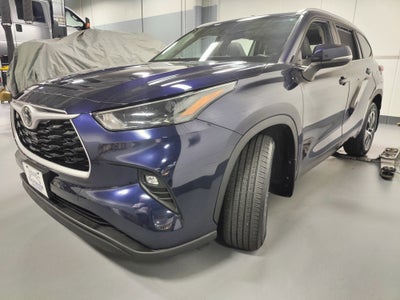 2022 Toyota Highlander XLE AWD w/Sunroof