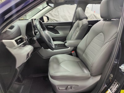 2022 Toyota Highlander XLE AWD w/Sunroof