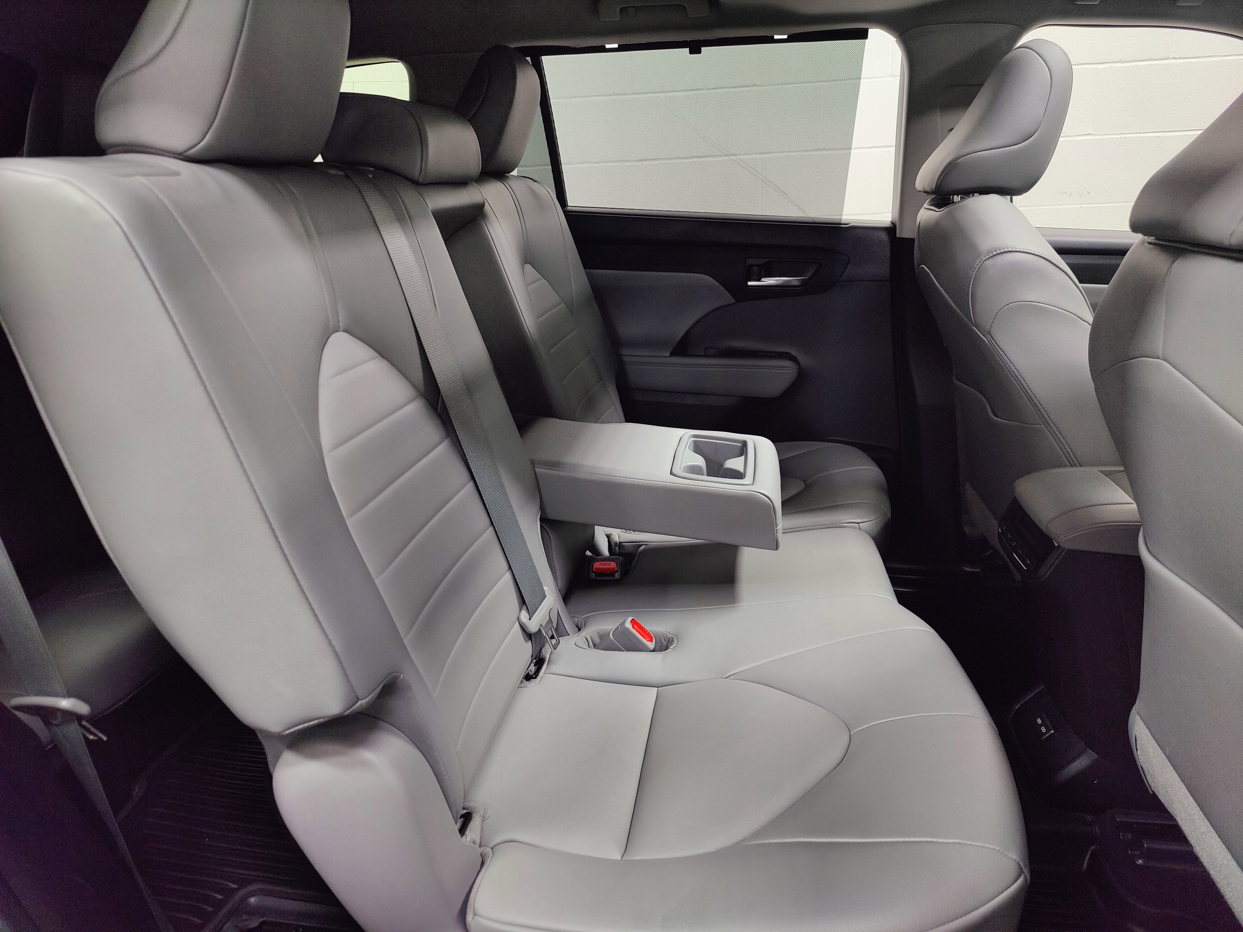 2022 Toyota Highlander XLE AWD w/Sunroof