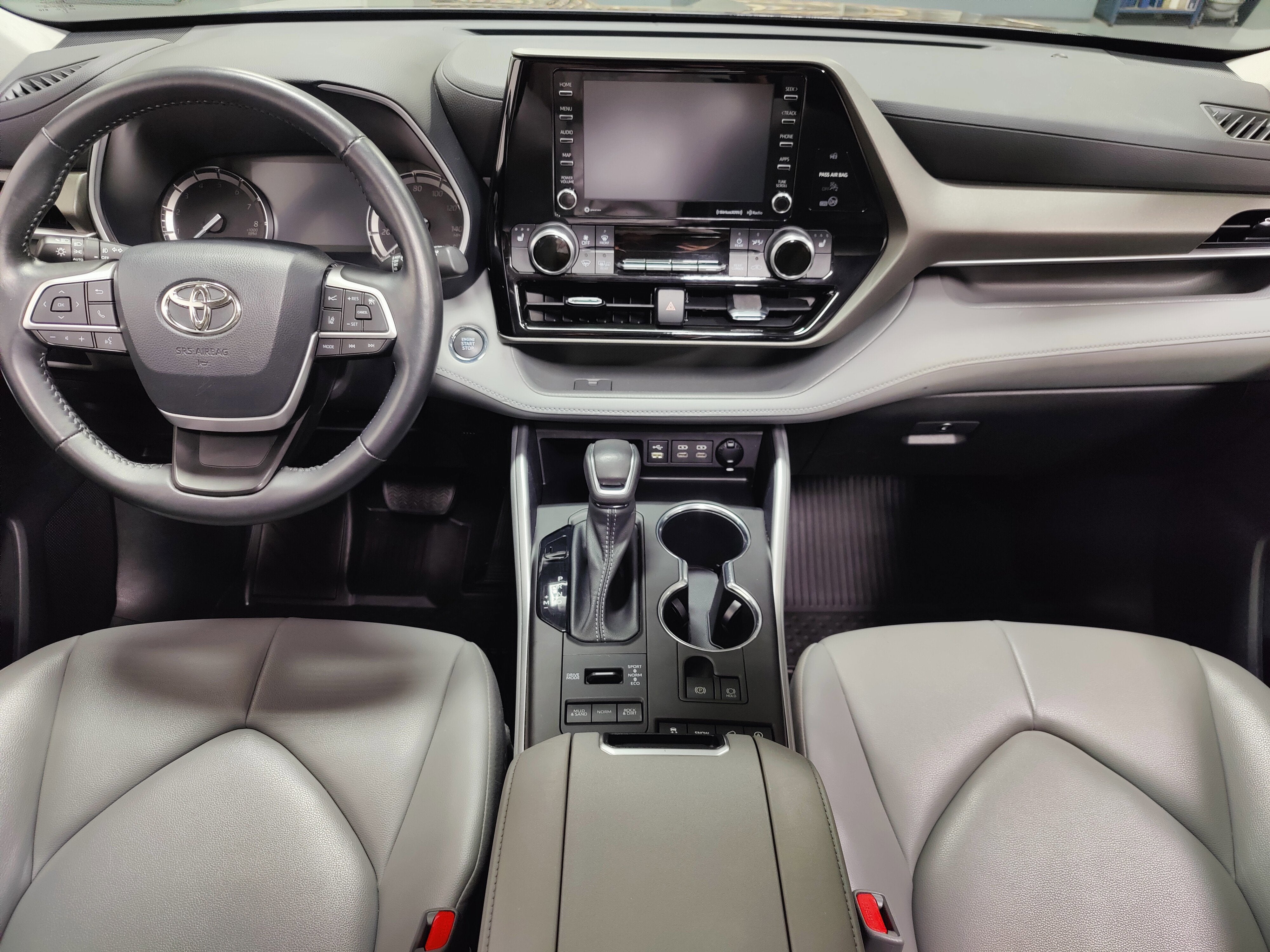 2022 Toyota Highlander XLE AWD w/Sunroof