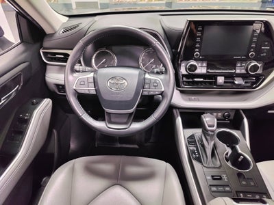 2022 Toyota Highlander XLE AWD w/Sunroof