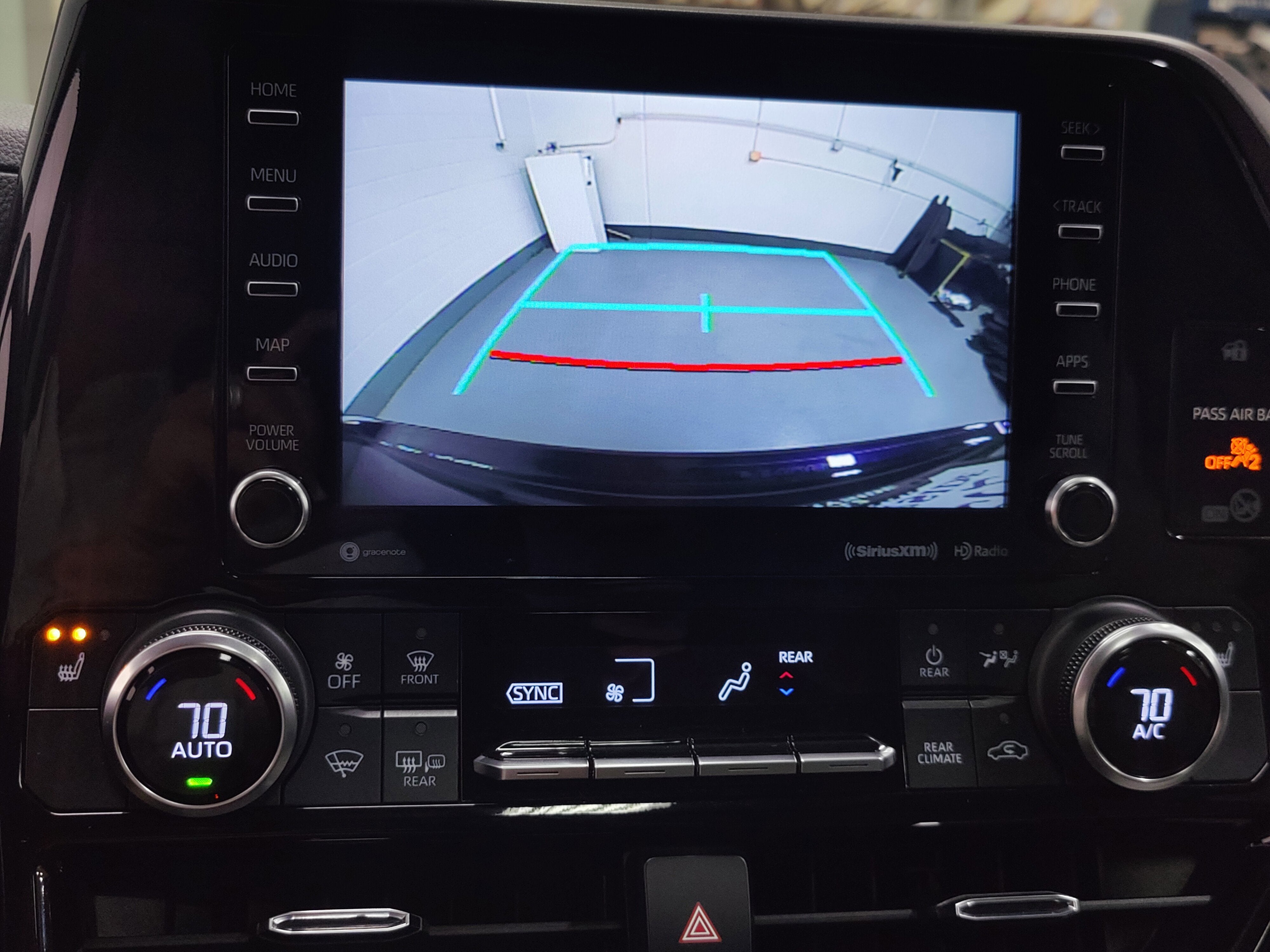 2022 Toyota Highlander XLE AWD w/Sunroof