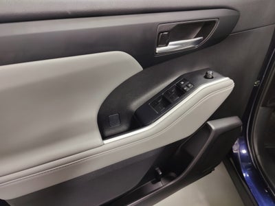 2022 Toyota Highlander XLE AWD w/Sunroof